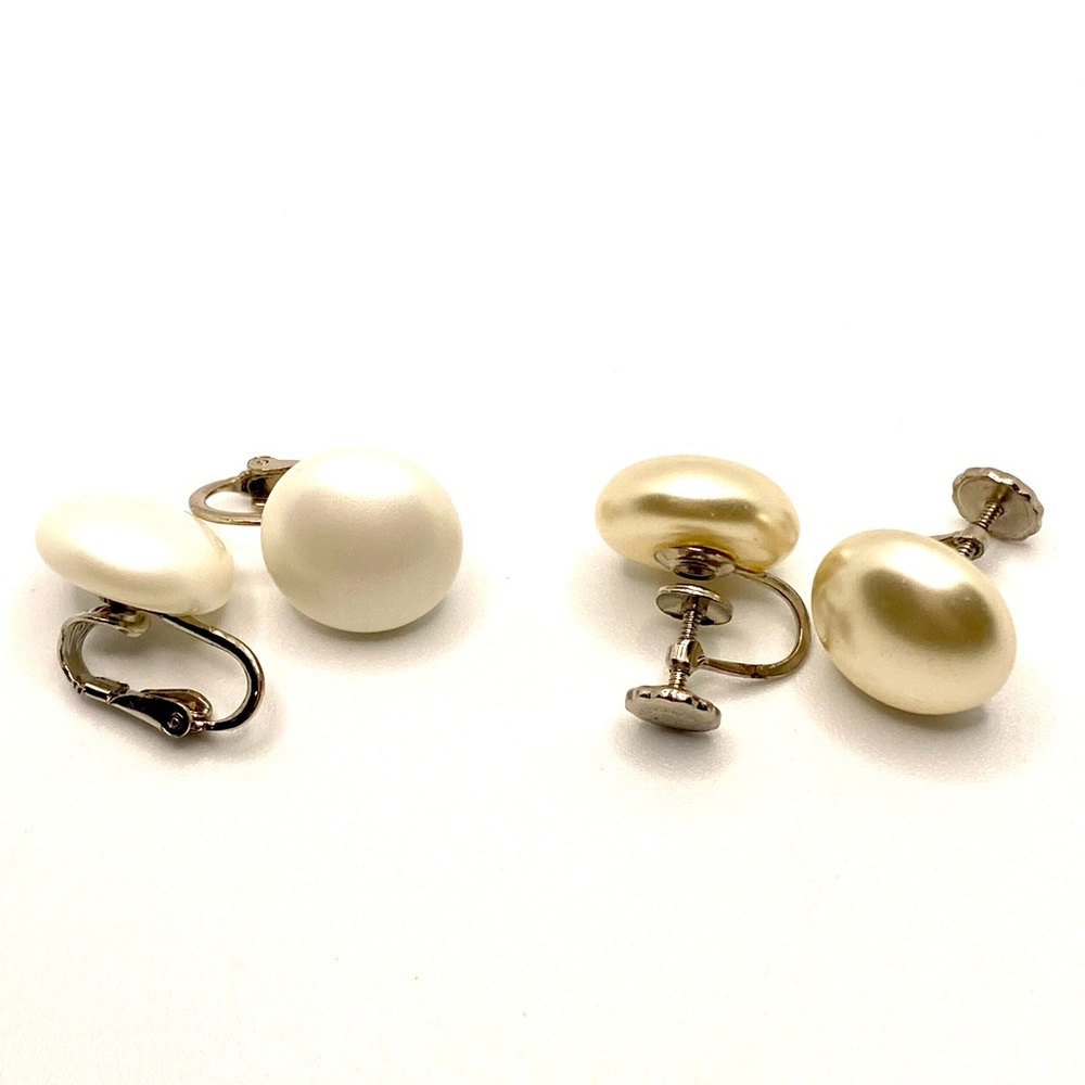 Vintage Signed Richelieu Clip On Screw Back Faux Pearl Earrings ✨G077